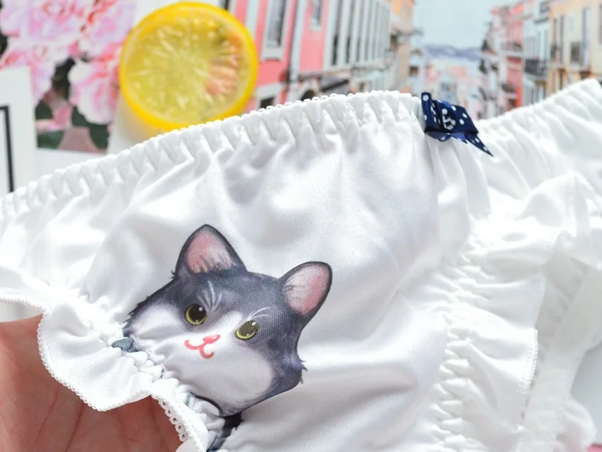 SP& CITY женское нижнее белье с милым рисунком кота из мультфильма для женщин, сексуальные трусики, бесшовные трусы с оборками по бокам, молочное шелковое кружевное белье