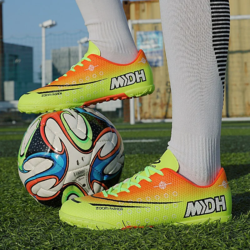 Кроссовки для футбола с длинным носком удобные легкие трендовые противоударные