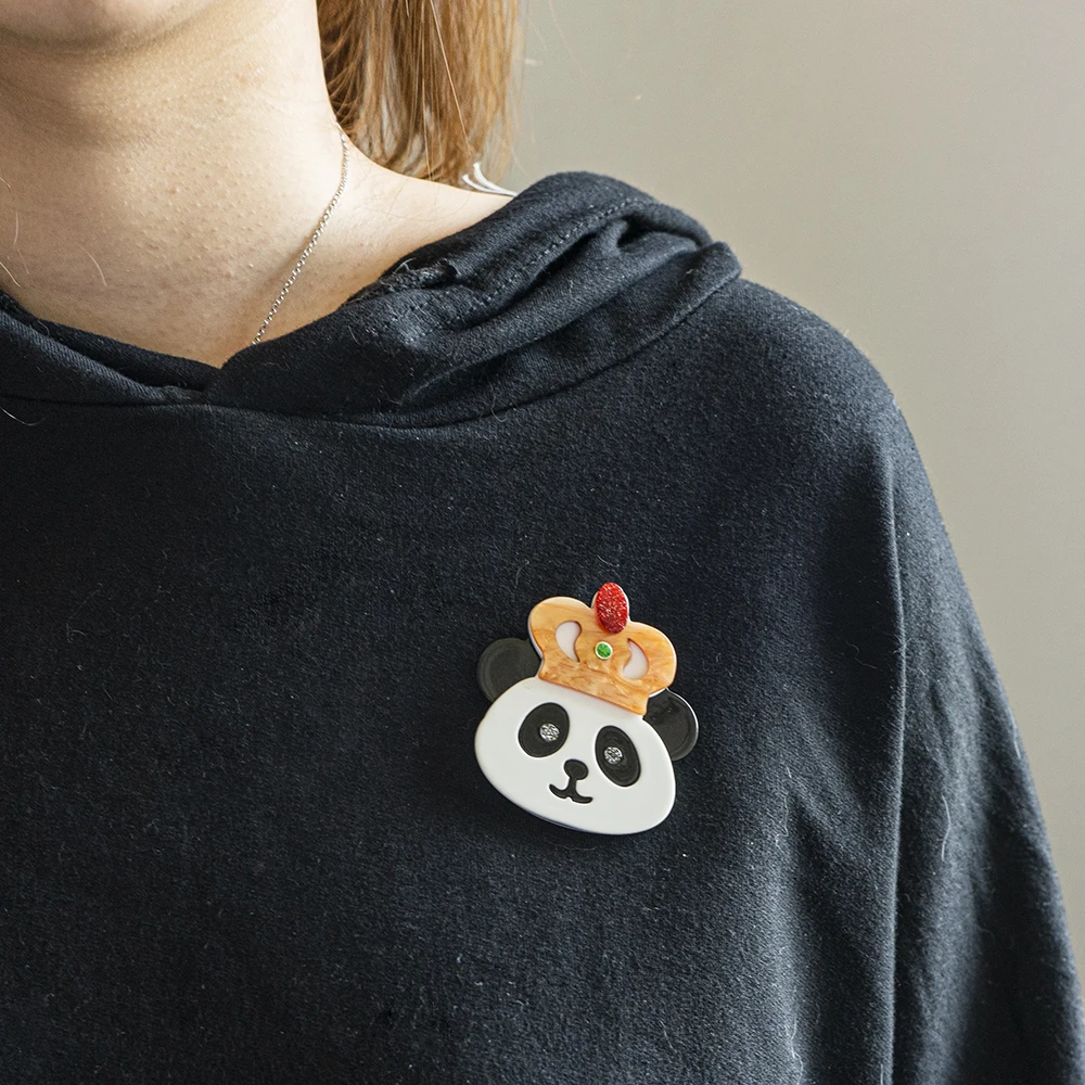 

New Design Cute Crown Panda Acrylic Brooch Pins For Women Men Animal Panda Badge Clothing Accessories Fashion Jewelry Gifts