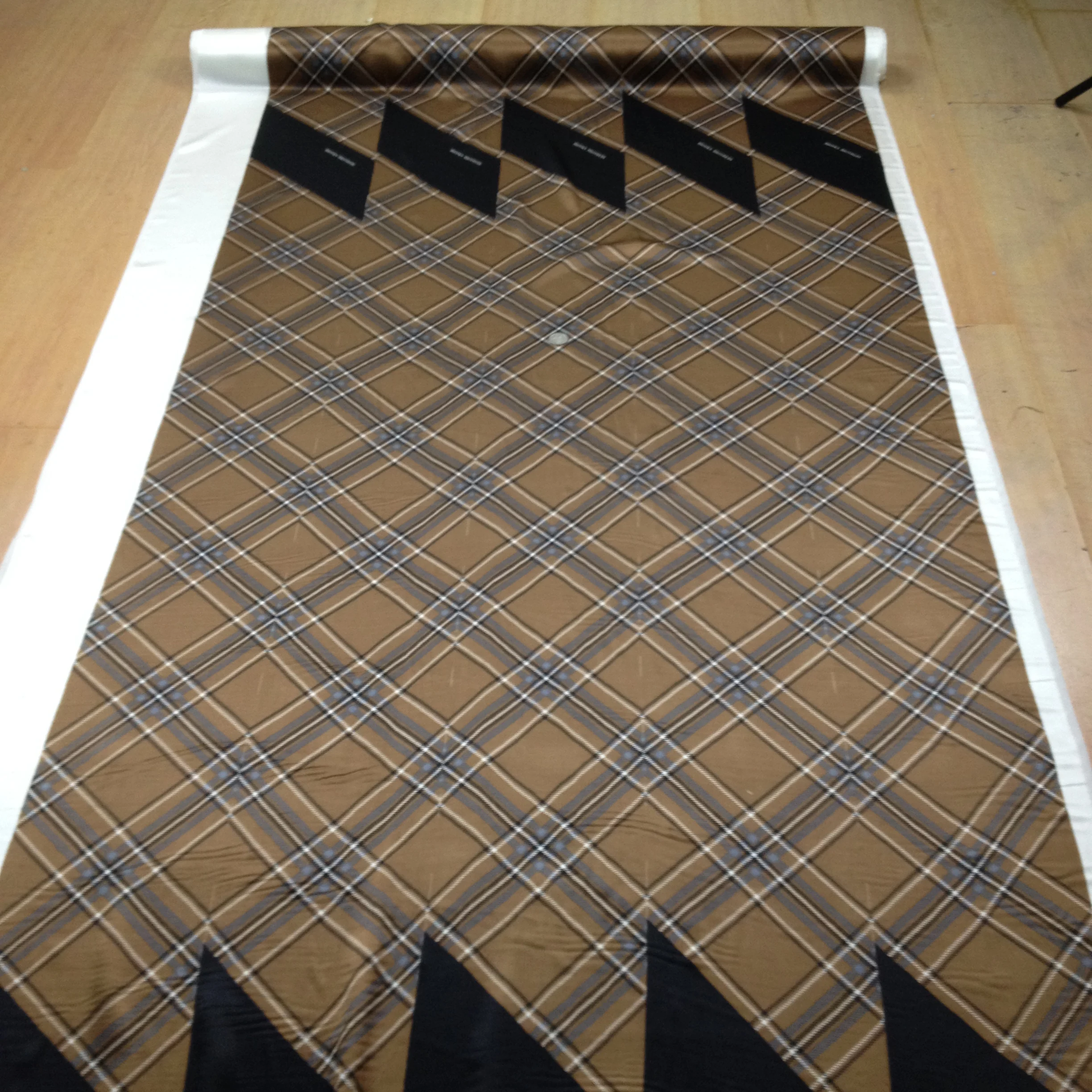 

#D639,length:290cm,width:112cm,thickness:13mm,100% silk fabric CHARMEUSE