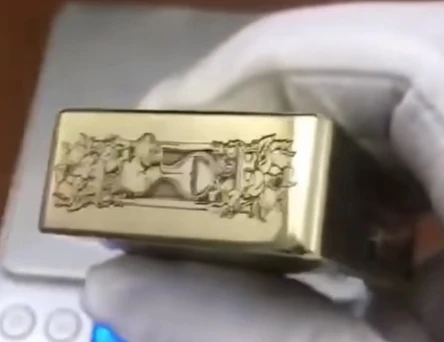 WZH смотреть видео Зоро 915 щит Керосин Зажигалка латунь Тяжелая Броня пятисторонняя лазерная гравировка милая девушка