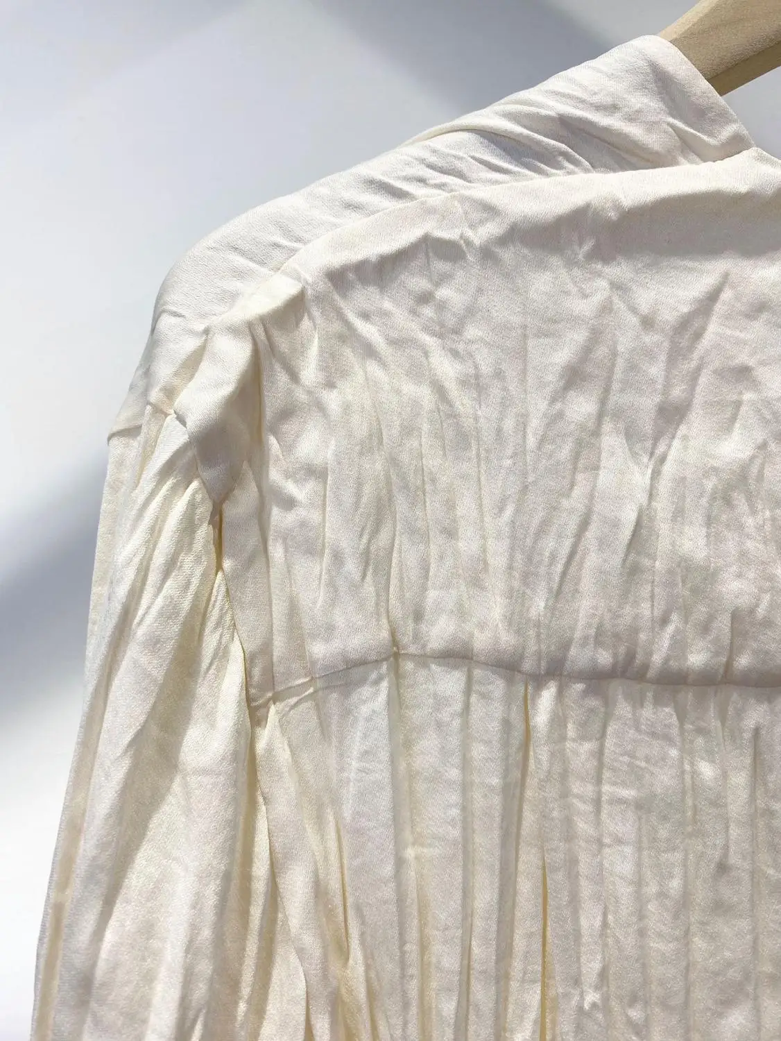 

New V-neck Women Pleated Blouse Single-breasted Fashion Elegant Lady Shirt and Top 2020 New