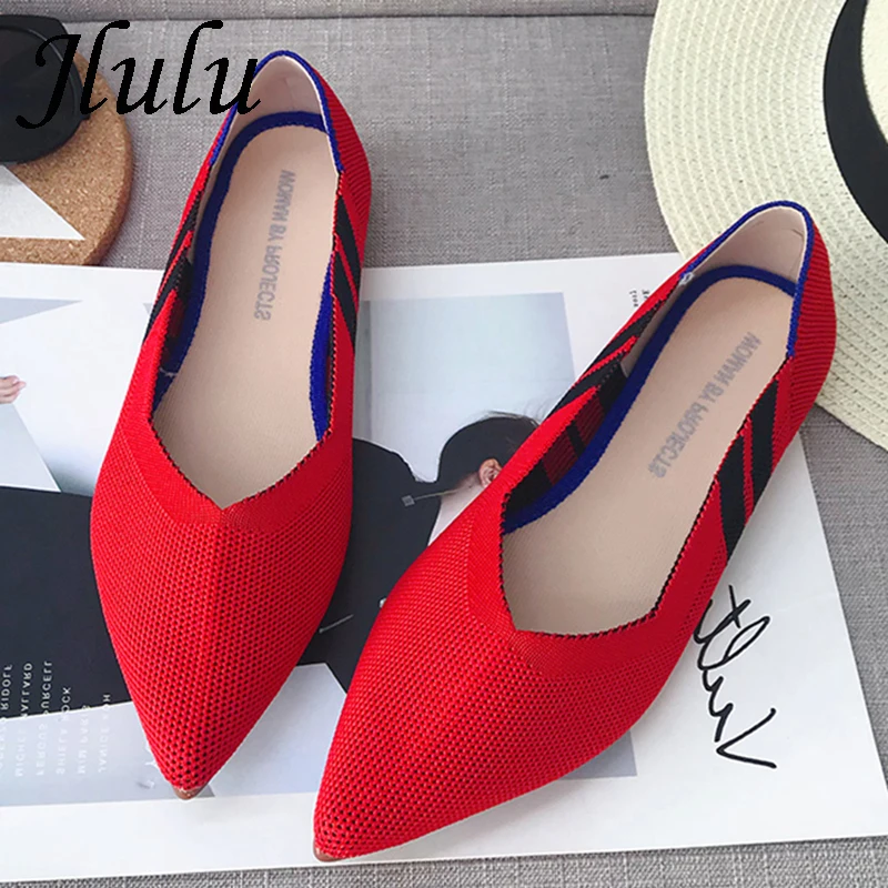 Весенняя удобная обувь для женщин слипоны с острым носком на плоской подошве