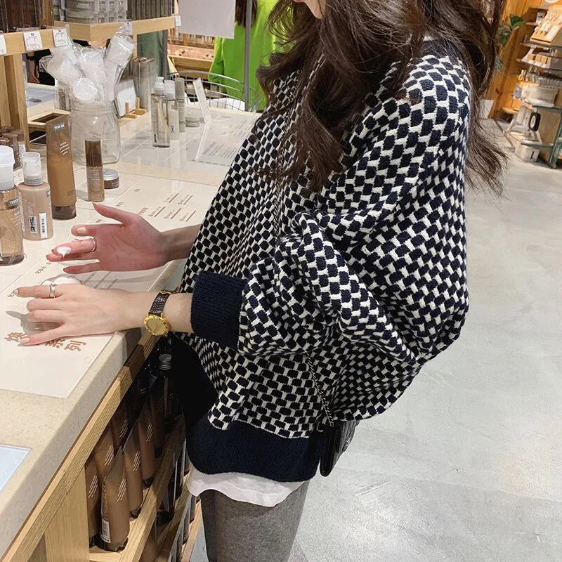 

2022 WomenBlack And White Checked Sweater long-sleeved Sweater Web Celebrity Languid Is Sets Loose Sweater Female Outside In Win