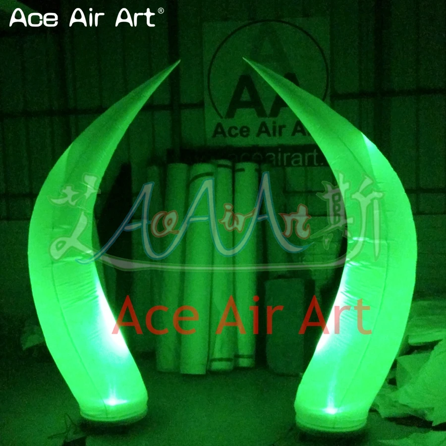 Удивительный декоративный надувной конус для сцены 2 м H светодиодный острый угол