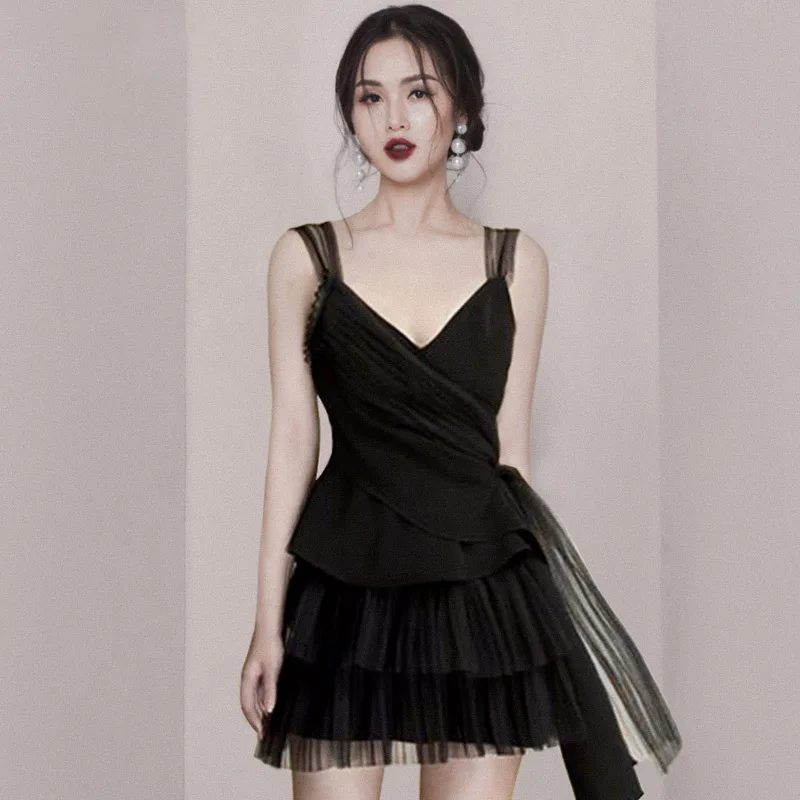 

2020 Summer New Sexy Temperament Suspender V-neck Waistband Top Mesh Pleated Skirt Skirt Skirt Fashionable Age Reducing Suit