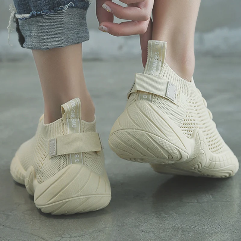 Женские сетчатые кроссовки на вулканизированной подошве белые дышащие уличные