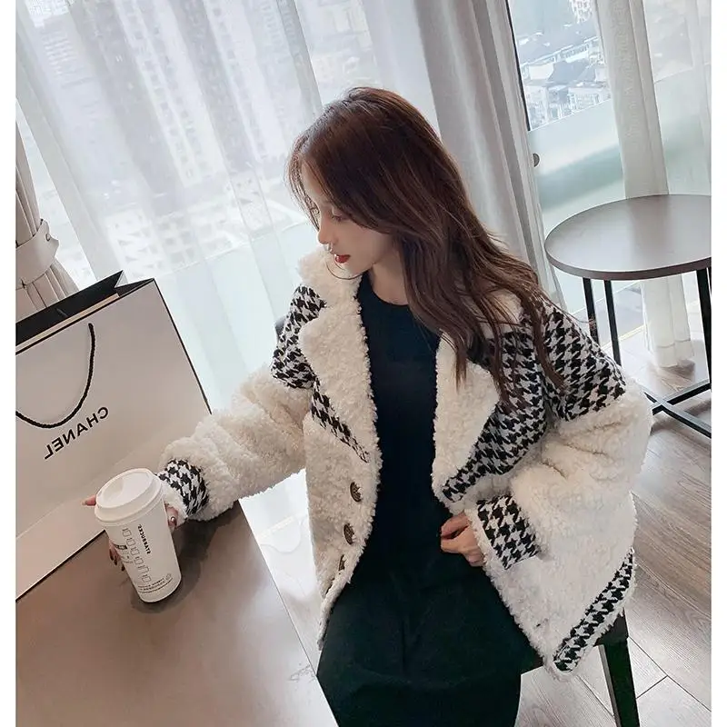 

Thickened lamb hair coat women's stitching autumn and winter joker new small fragrant style short foreign coat small man