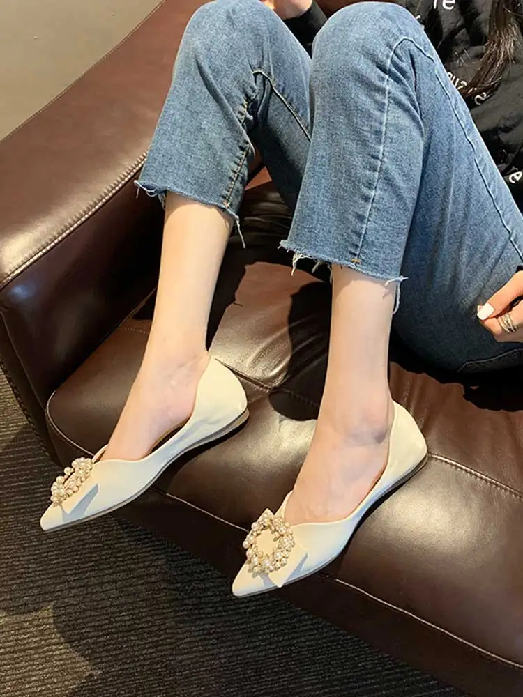 

Pointed flat shoes women 2020 autumn new shallow mouth flash drill soft bottom casual shoes