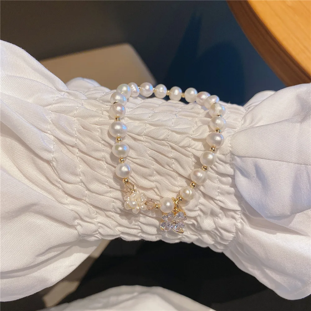 

Korean Fashion Ladies Freshwater Pearl Four-leaf Bracelet Ladies Luxury All-match Personality Gentle Wind Bracelet