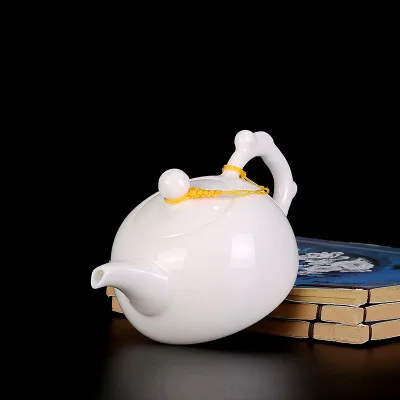 Белый фарфоровый чайник ручной работы в китайском стиле цвета слоновой кости