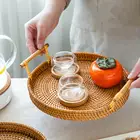 Плетеный вручную круглый поднос из ротанга с деревянной ручкой, плетеная корзина, тарелка для хлеба, закусок, тарелка для фруктов, тортов, контейнер для хранения фруктов и еды, чайные подносы