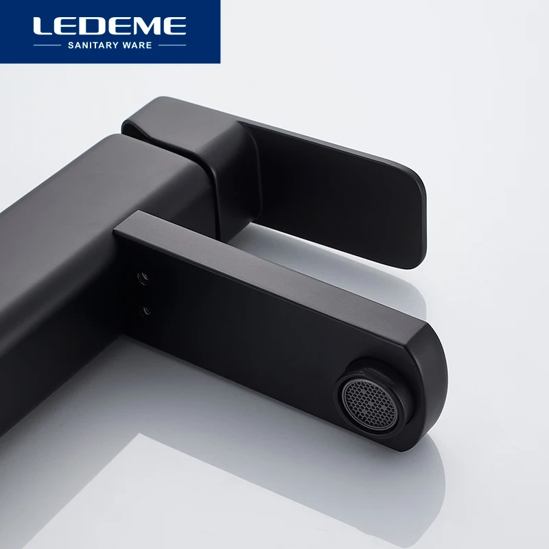 Смеситель для раковины в ванной LEDEME установленный на раковину горячей и холодной