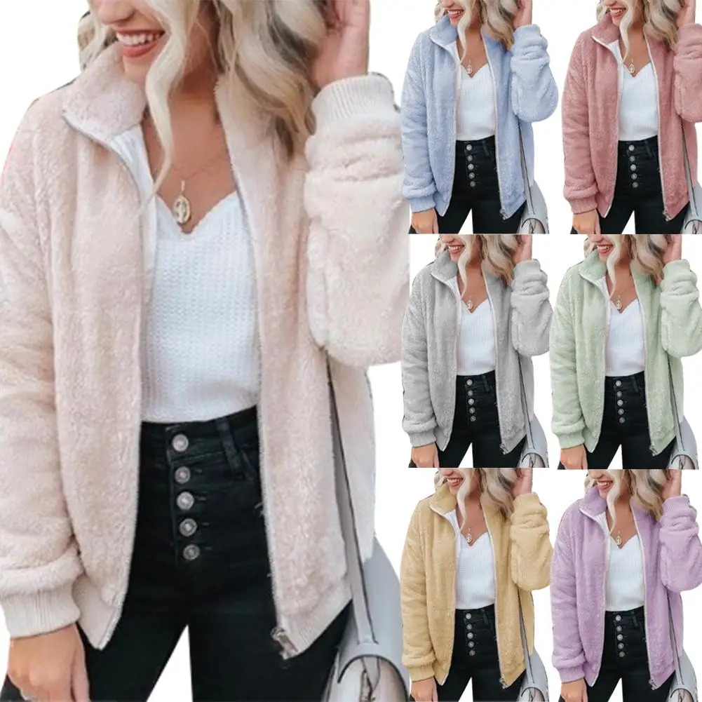 Однотонная женская куртка большого размера с пушистым искусственным мехом на