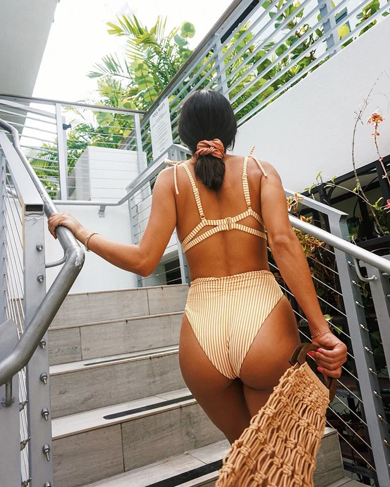 Купальник женский в горошек пикантный комплект для плавания с чашками пуш-ап