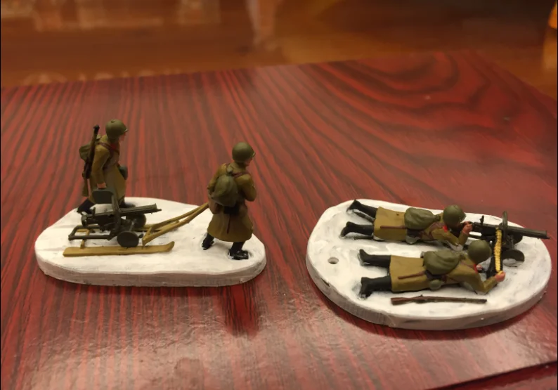 

1:72 die-cast resin model World War II Soviet soldier marching scene colored resin soldier model free shipping
