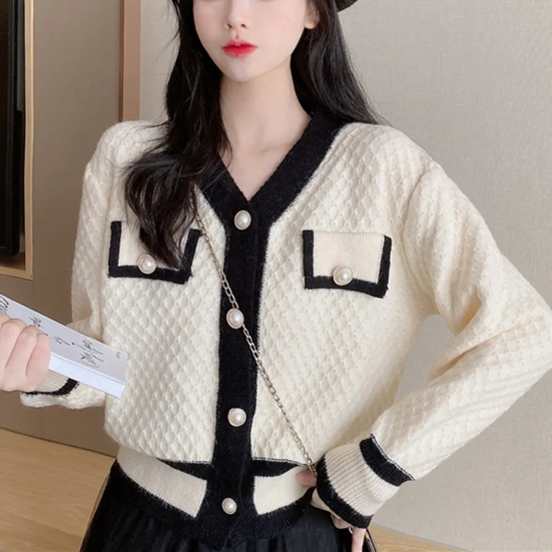 Женский вязаный кардиган на раннюю осень-зиму |