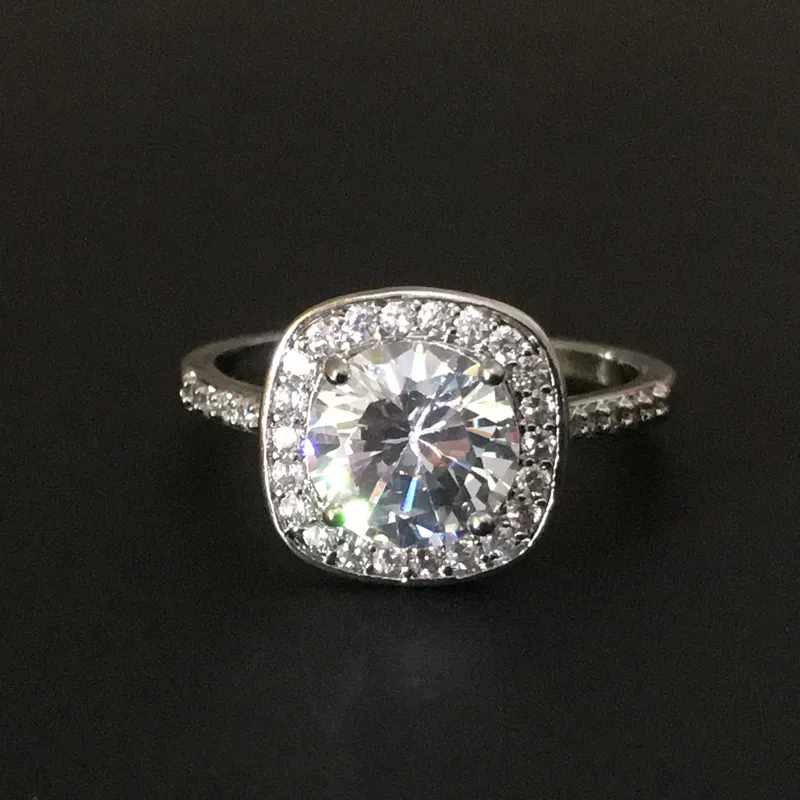 

Nanny Lady Classic Ring Geometric Pattern Metal Inlaid Zircon Wedding Banquet Cocktail Party J055