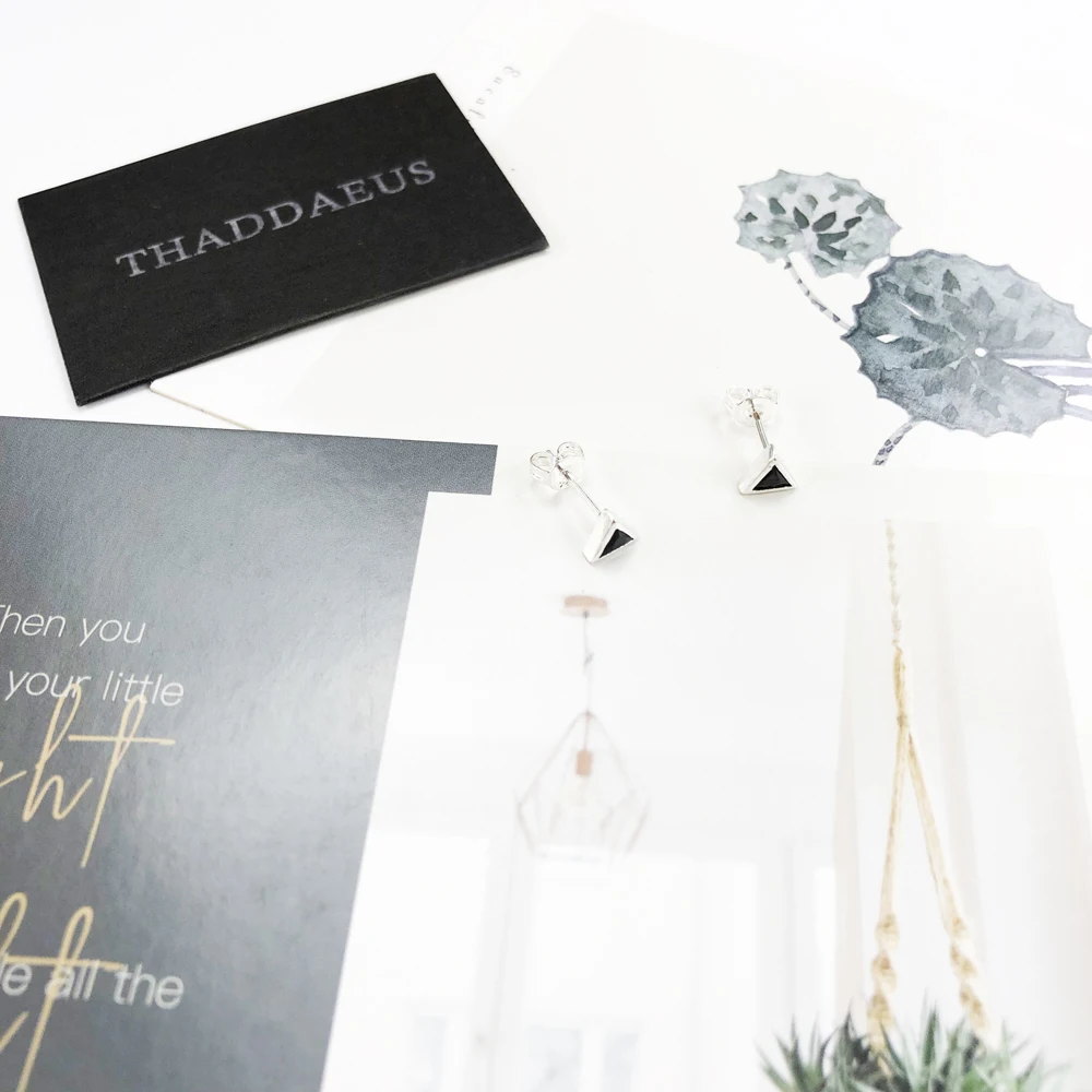 Маленькие треугольные серьги гвоздики Модные женские ювелирные изделия в