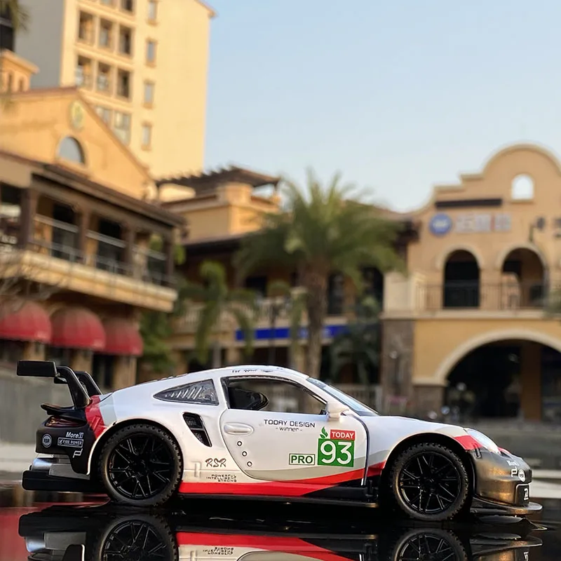 Модель гоночного автомобиля 1:32 Porsche 911 RSR из сплава Литые и игрушечные автомобили