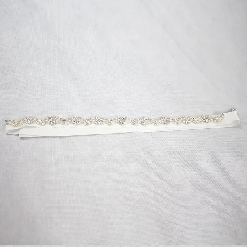 Свадебные аксессуары SLBRIDAL: жемчужный пояс из атласа с камнями и бусинами для вечерних и выпускных платьев невесты и подруг невесты.