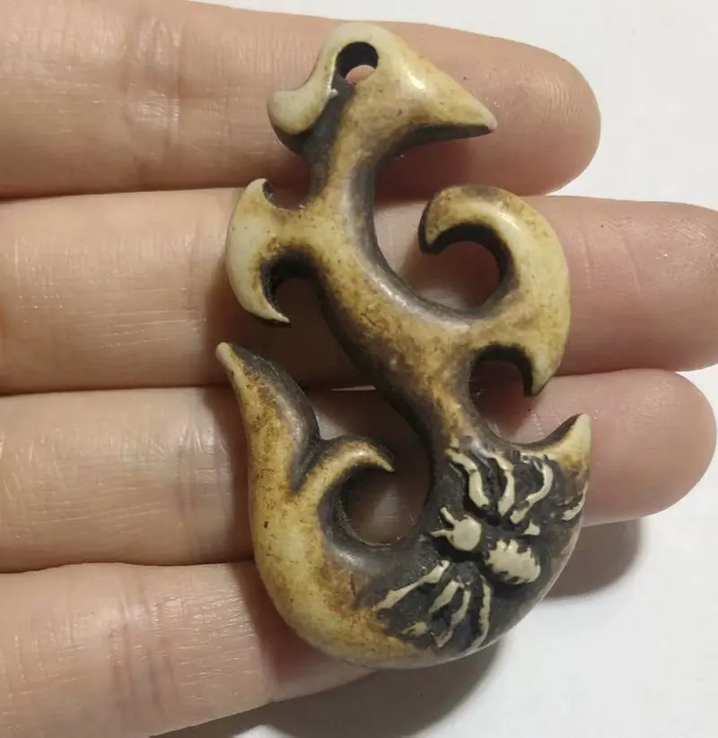 

16 pcs Sale Yak Bone Necklace Pendant Charm Men's Carve Spider Hook Simulation