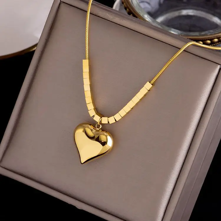 

18k Gold Plated Love Heart Pendant Necklace for Women Clavicle Chain Ins Exquisite Transfer Square Necklaces Fine Jewelry Gifts