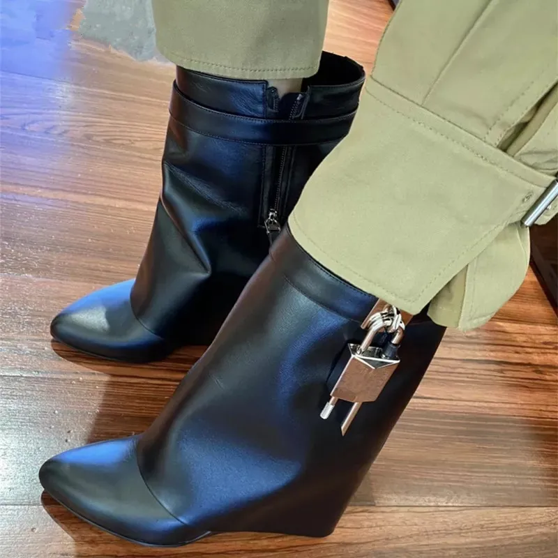 Женские сапоги из натуральной кожи на танкетке до середины икры | Обувь