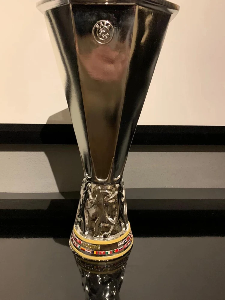 

2021 New European Super Cup Trophy Replica Souvenirs Europa League Football Trophies Liverpool Chelsea Fans Souvenir Nice Gift
