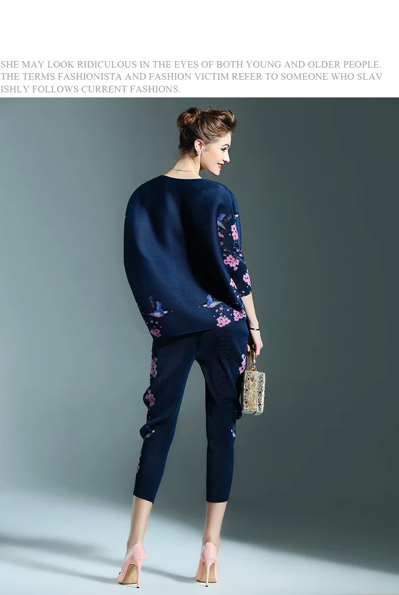 

Women's Suit New Style Retro Printing Temperament Suit Mid-sleeved Top Loose Pleated Fashion 2 Piece Set Women