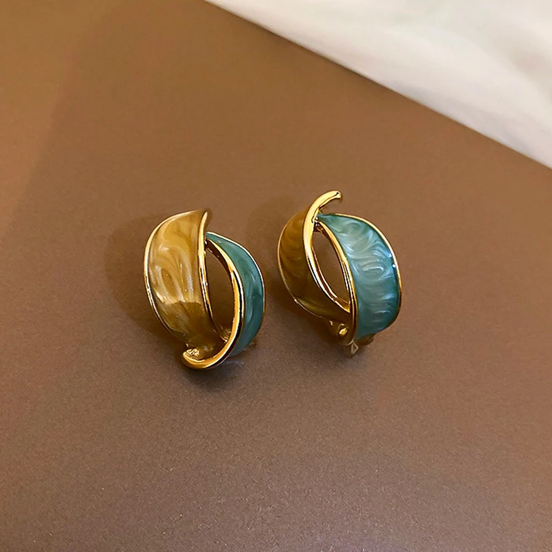 

Женские эмалированные серьги-гвоздики, ювелирное изделие в виде геометрической дуги,