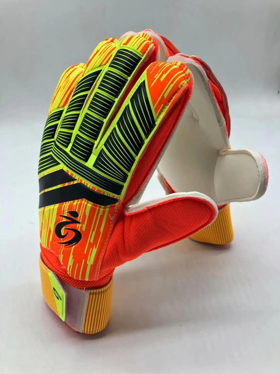 Профессиональные перчатки вратаря из плотного латекса с защитой 5 пальцев для