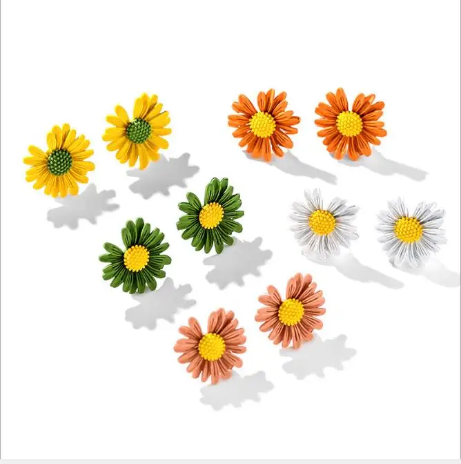 

NEW Korean Style Cute Small Daisy Flower Stud Earrings For Women Fashion Sweet Earrings Brincos Wholesale Women Jewelry