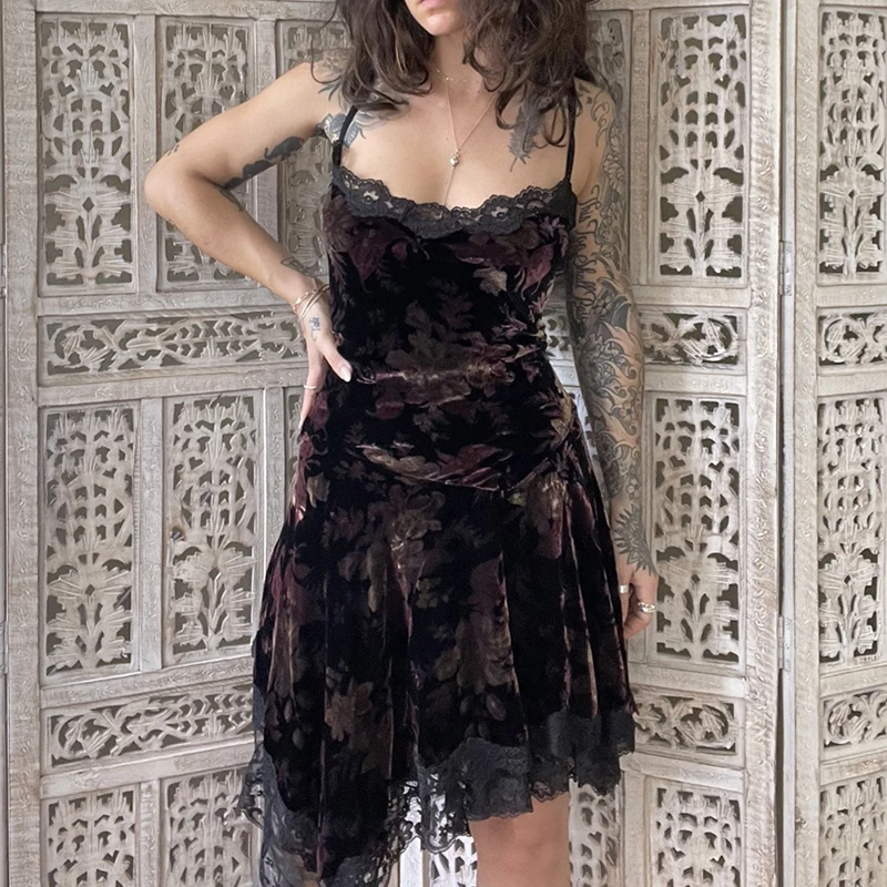 

Wsevypo Y2K готическое платье-мини с цветами, винтажное женское кружевное бархатное асимметричное платье на бретельках, вечернее платье для гра...