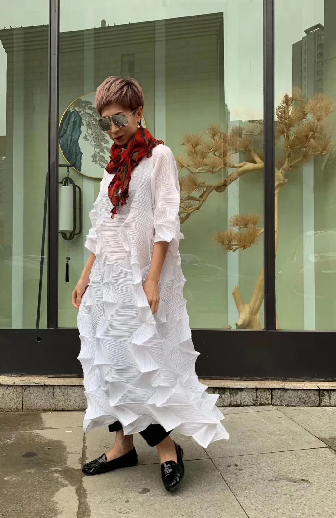 Горячая Miyake модное плиссированное платье со складками и бриллиантами, одноцветное Свободное длинное платье со стоячим воротником