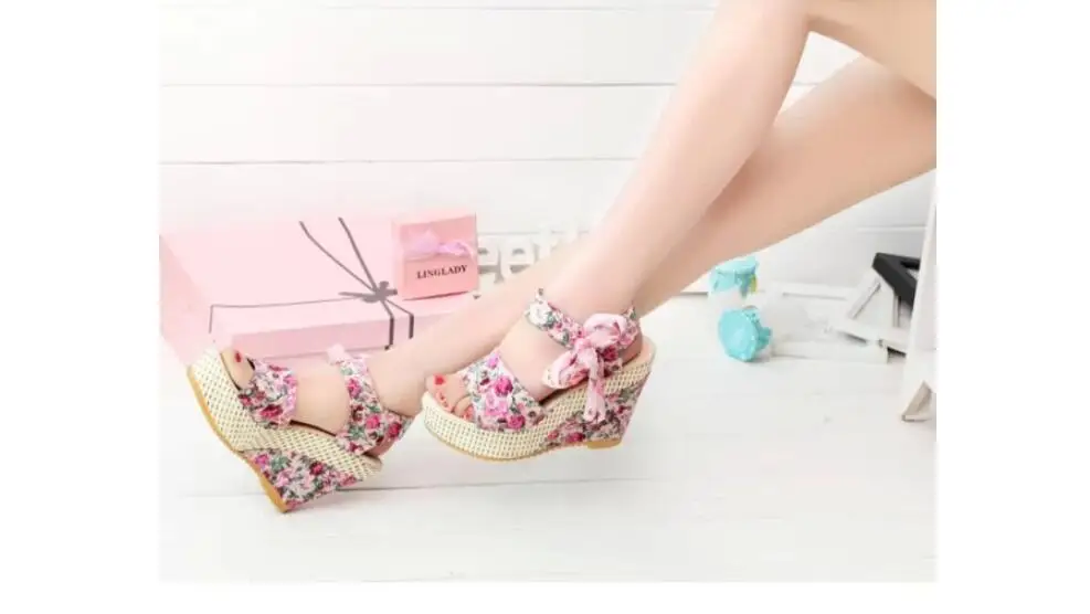 Сандалии женские на платформе и высоком каблуке модные босоножки с принтом