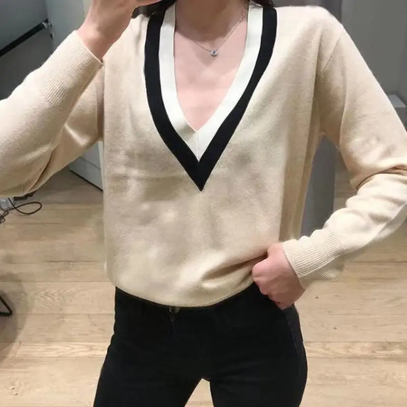 

2021 Spring and Summer New Retro V-neck College Style Contrast Stitching Knit Sweater Women Pullover