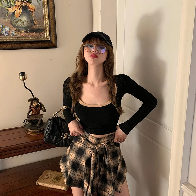 Женская футболка с длинным рукавом приталенная короткая u образным вырезом в