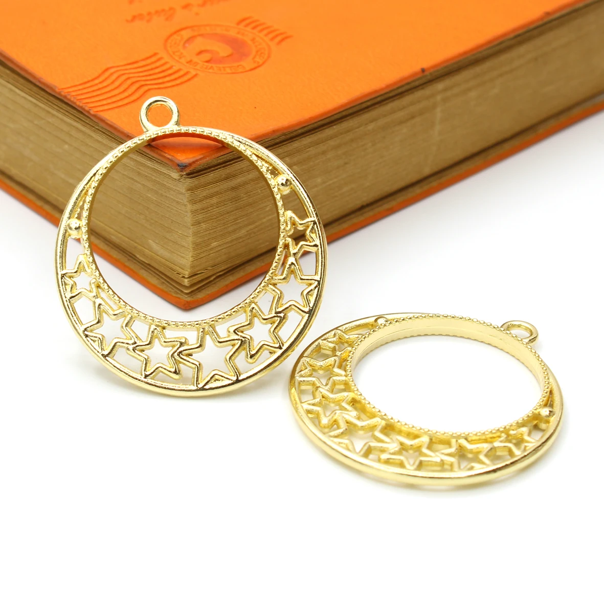 

Рамка для самостоятельного ожерелья, брелка, УФ-эпоксидная полая рамка, ювелирные аксессуары, луна, земля, сплав металла 4 шт./пакет основа по...