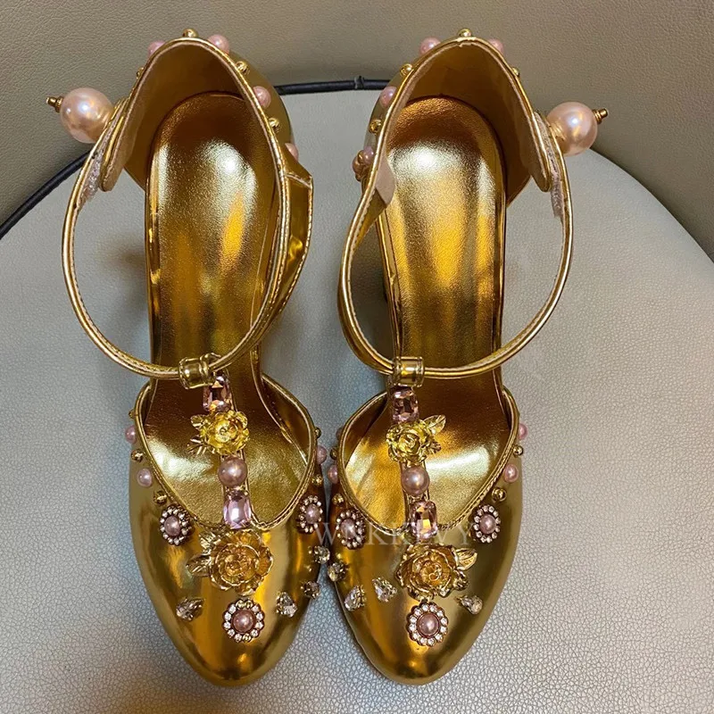 

Runway Chunky High Heel Gold Pumps Women Shiny Leather Crystal Flower Pearl Buckle Strap Sandalias Sexy Party Wedding Shoes 2021