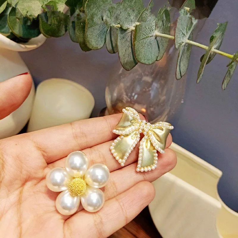 

2021 New Women's Brooch Korean Version Flower Shape Luxury Brooch for Women Brooches Fashion Jewelry Gift for Girls