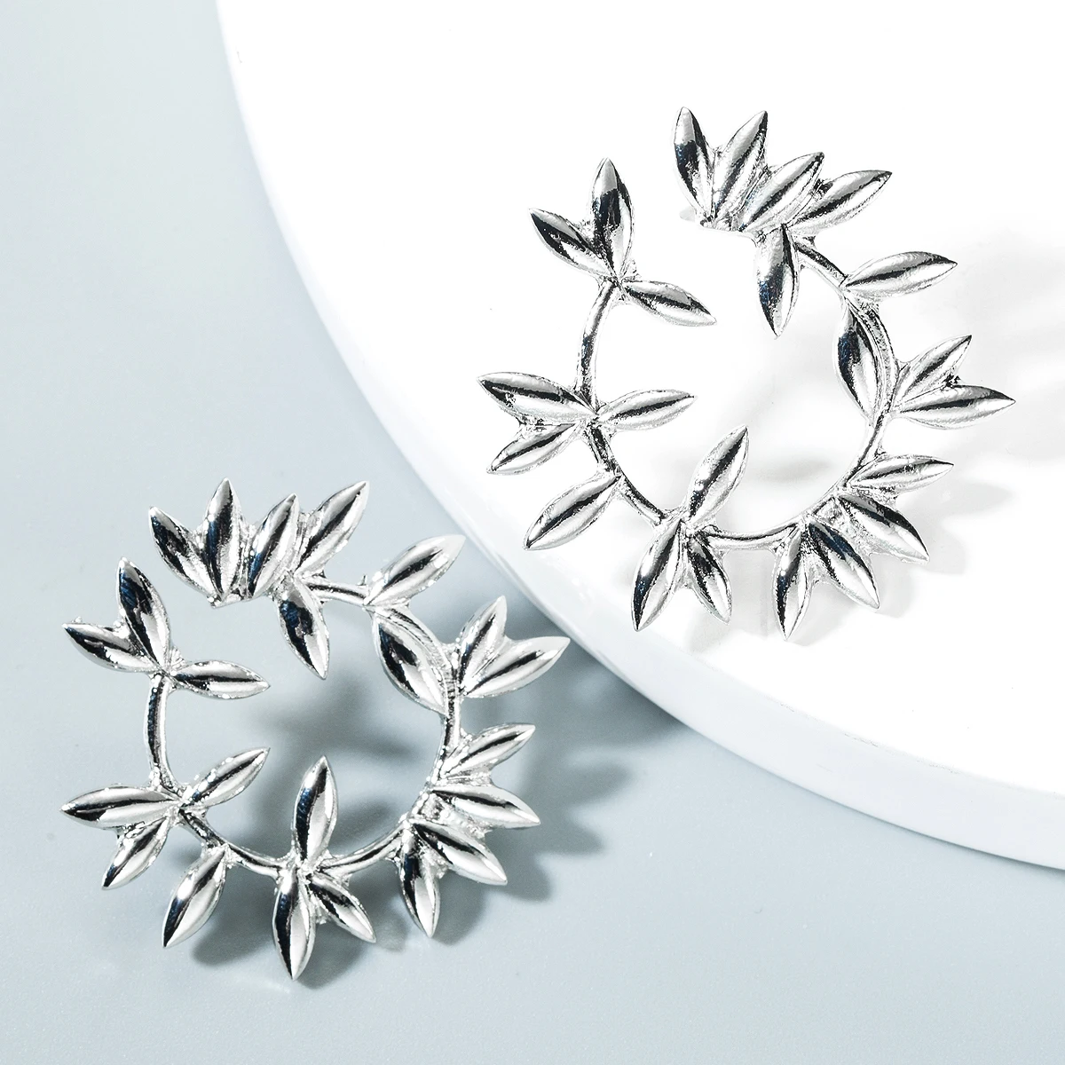 Женские серьги-кольца с большим цветком свадебные подарки ювелирные изделия