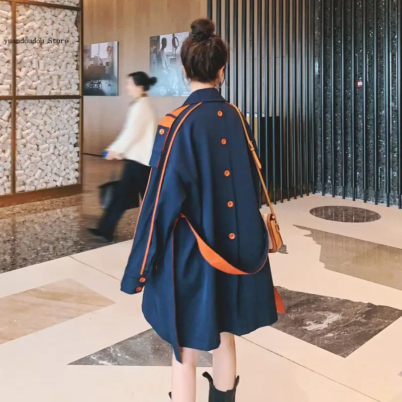 Ветровка выше колена на шнуровке с отложным воротником