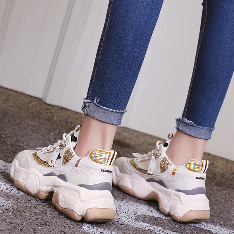 Высокие женские кроссовки сезон весна 2019 блестящие на платформе женская обувь
