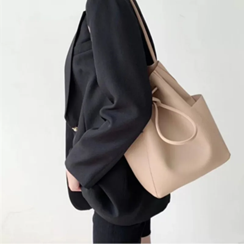 

2020 New Fashion Unique Drawstring Opening Large Capacity Concise All-match Shoulder Bag Crossbody Bag Office Daily