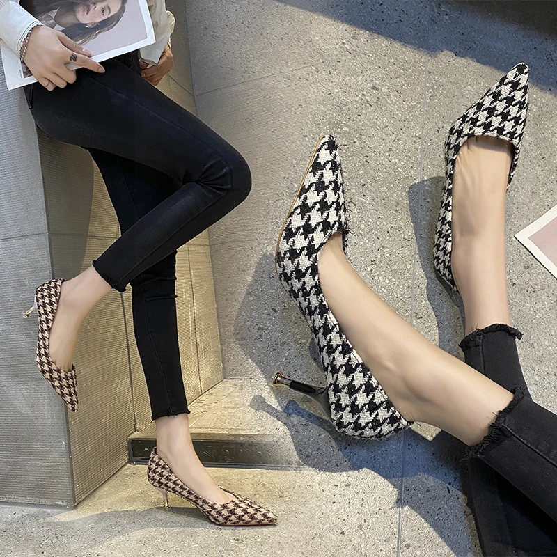 

Женские туфли-лодочки на высоком каблуке с острым носком