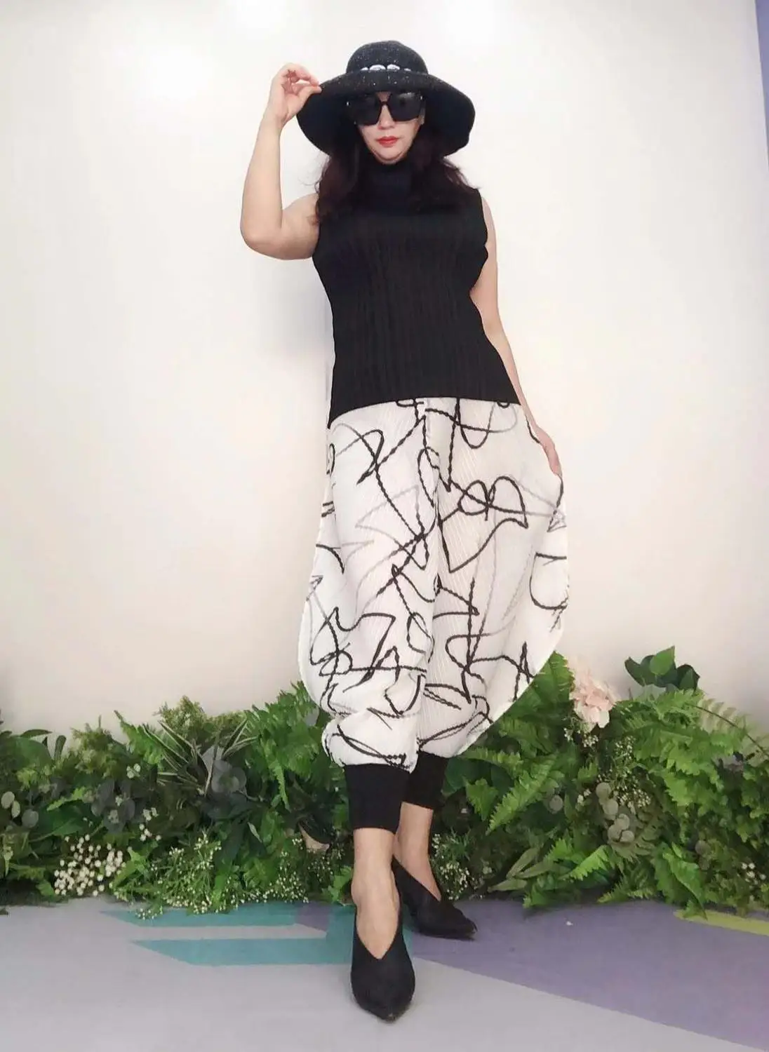HOT SELLING Miyake fashion  Spring and summer mid waist  printed harem pants Tie feet pants IN STOCK