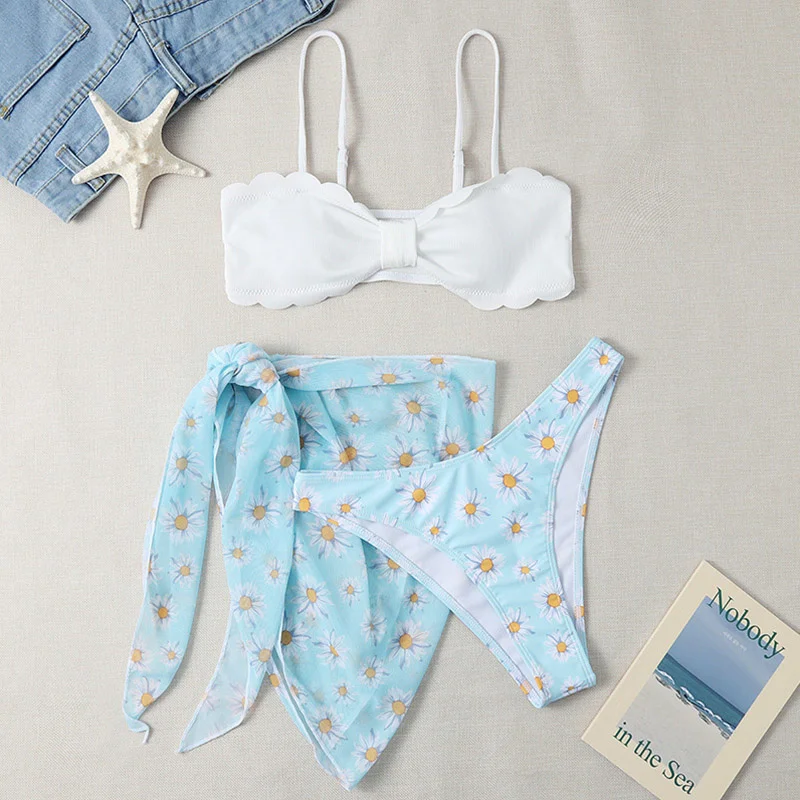 

2021 New Summer Small Daisy Print Women Bikini Set Fashion Sexy Three Piece Lovely Lace Swimsuit Lady Elegant Bow Beach Wear Set