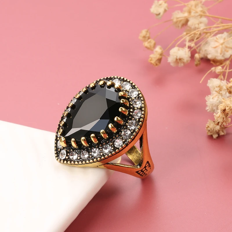 Женское кольцо с крупным Черным Камнем винтажное красное обручальное в стиле