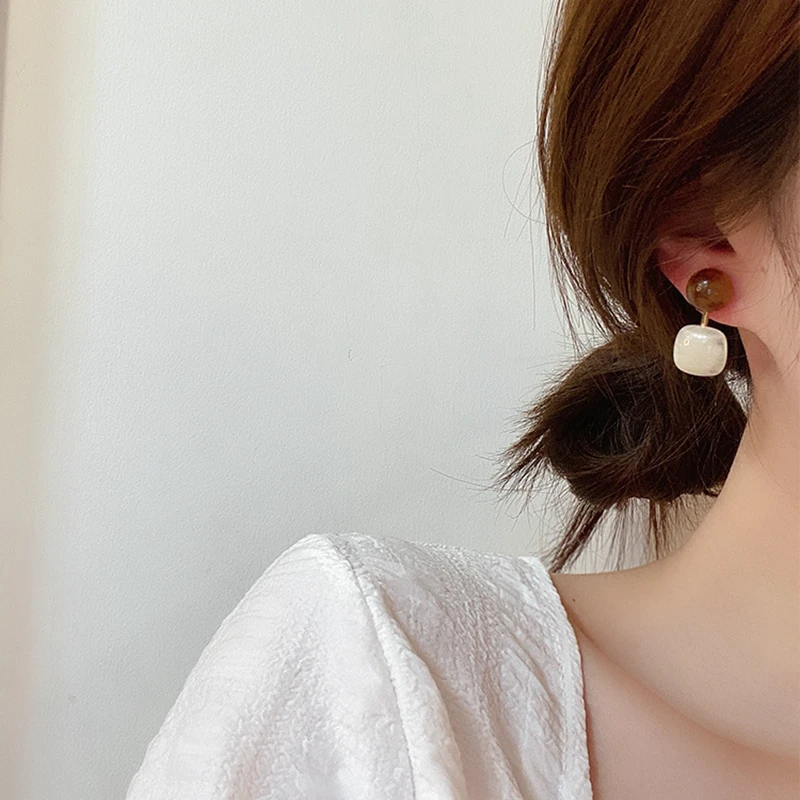 2020 геометрические круглые квадратные серьги из смолы контрастных цветов